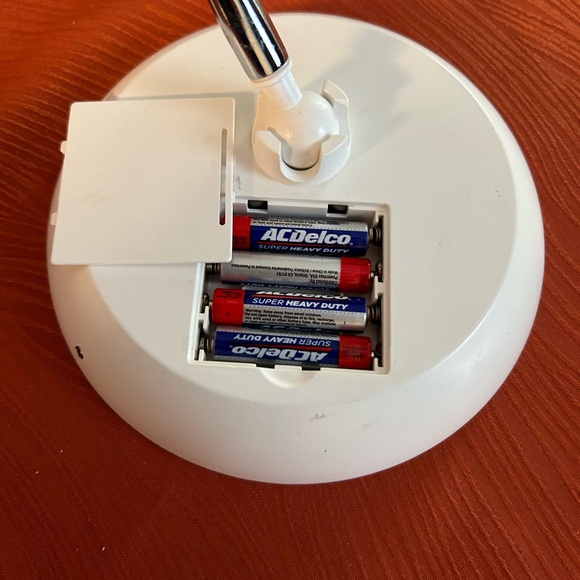 Lighted travel make up mirror - Picture 3 of 3